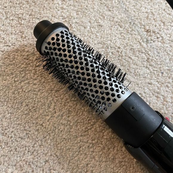 Rowenta 1200 Watts Hot Hair Brush/Styler (Model: CF-8212M0) - Picture 3 of 8